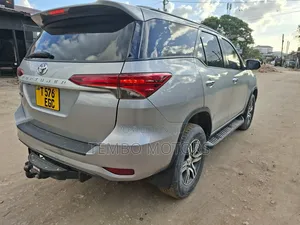 Toyota Fortuner 2022 Gray