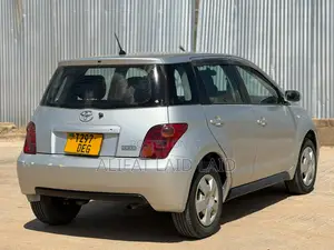 Toyota IST 2004 Silver