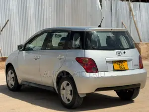 Toyota IST 2004 Silver