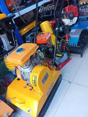 Gasoline-Powered Plate Compactor 90kg