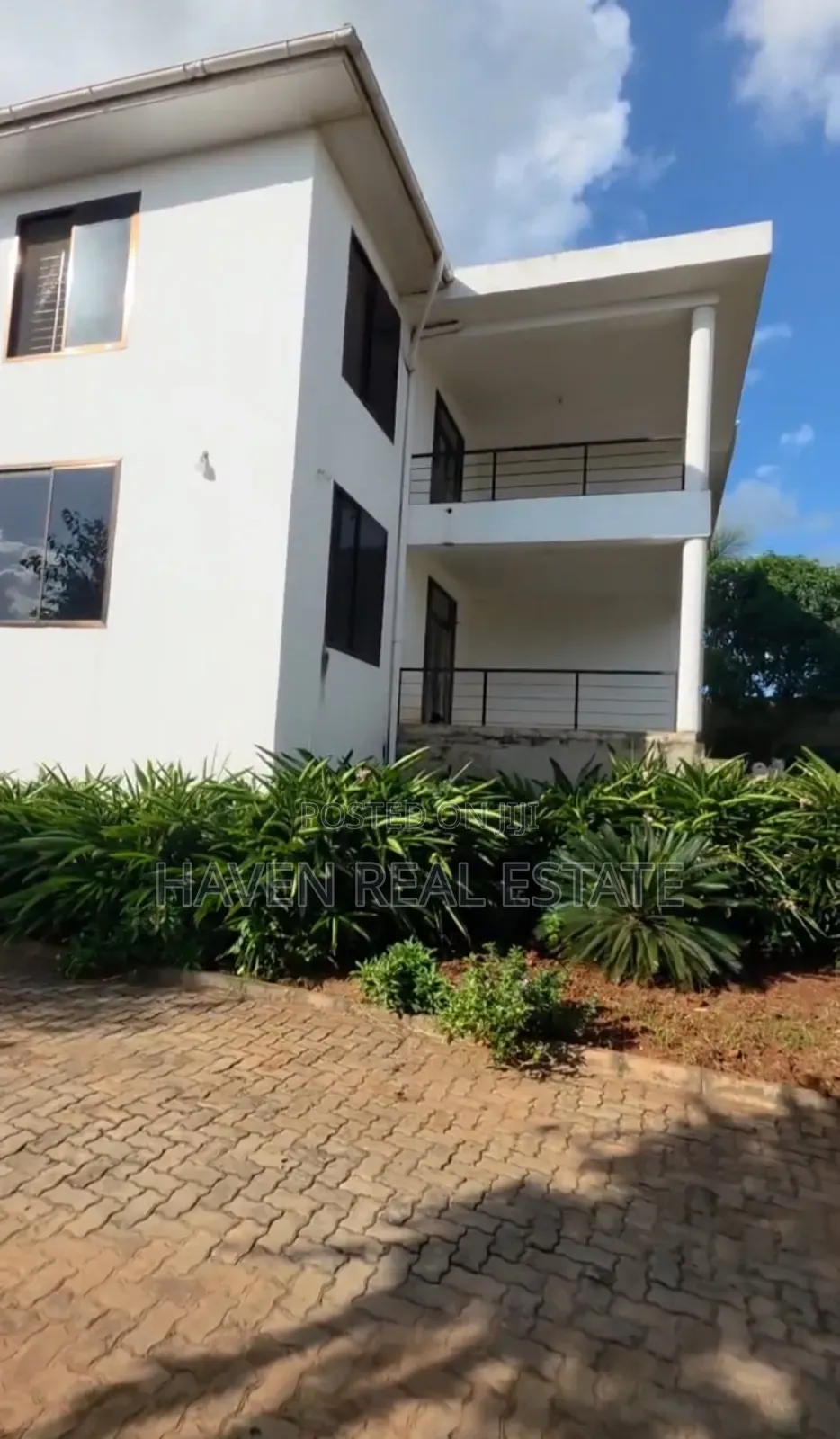4bdrm House in Goba for sale