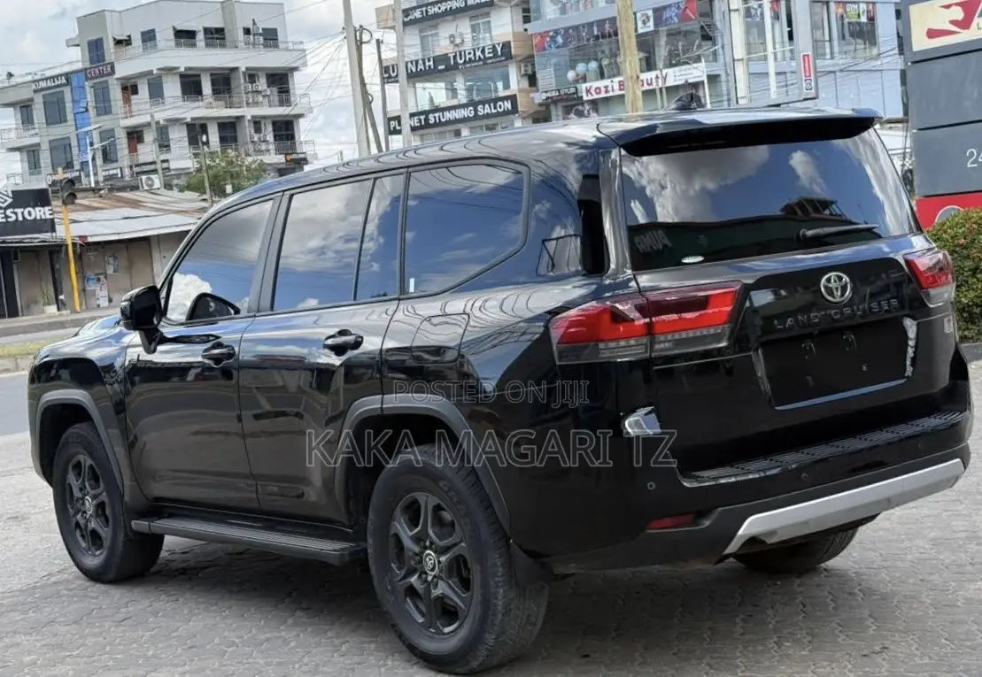 Toyota Land Cruiser 2023 Black