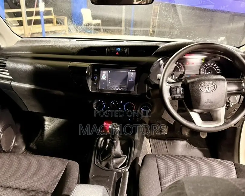 Toyota Hilux Revo Double Cab Deisel 2.4 AWD 2021 White