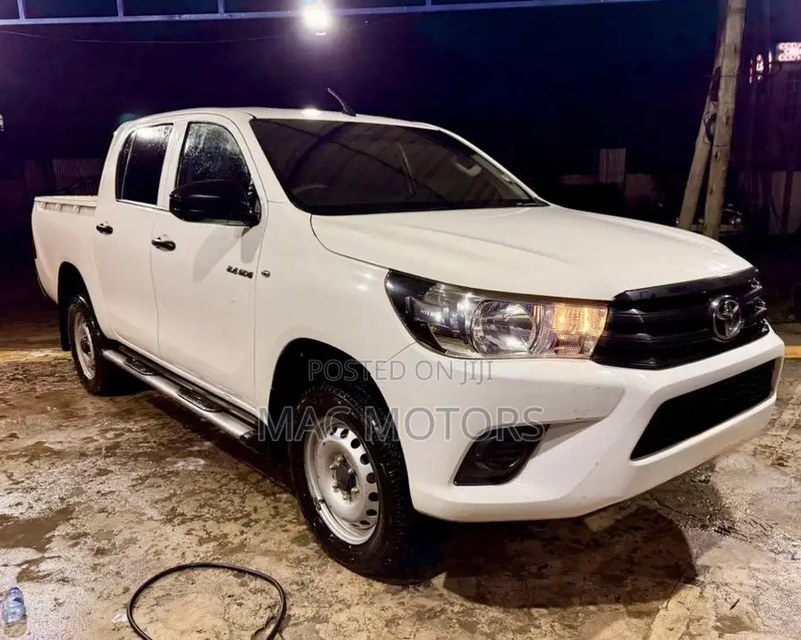 Toyota Hilux Revo Double Cab Deisel 2.4 AWD 2021 White