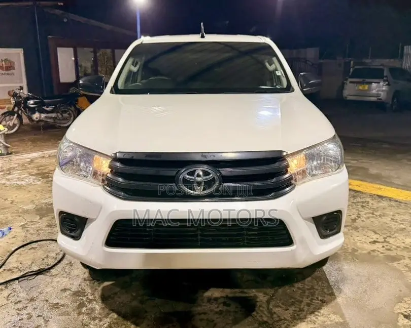 Toyota Hilux Revo Double Cab Deisel 2.4 AWD 2021 White