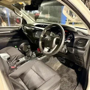 Toyota Hilux Revo Double Cab Deisel 2.4 AWD 2021 White