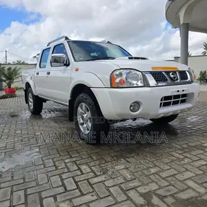 Nissan Hardbody 2019 White