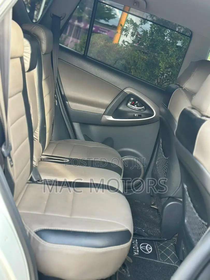 Toyota RAV4 2009 White
