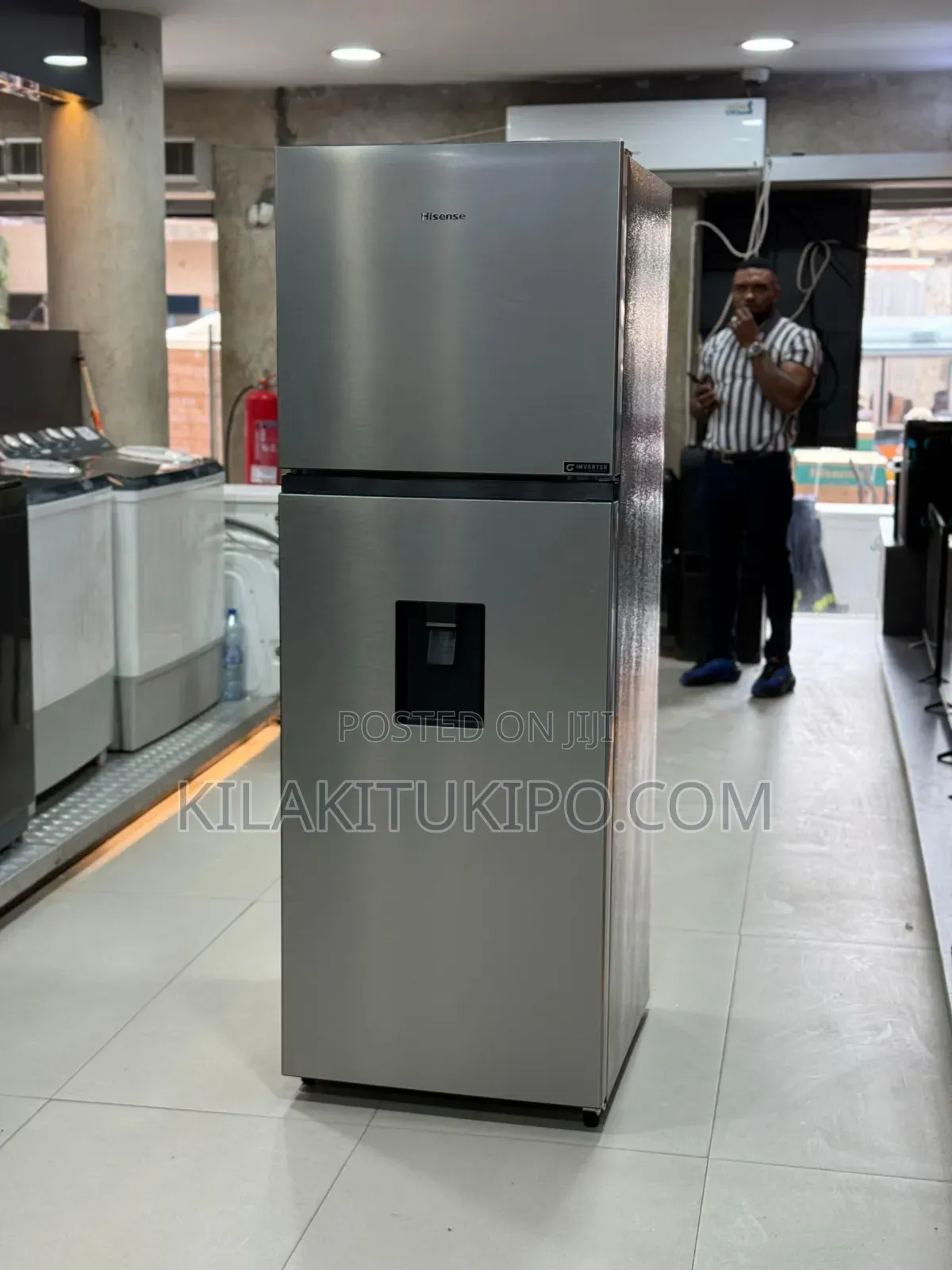 The Hisense Rt419 Is a 325-Liter Top-Mount