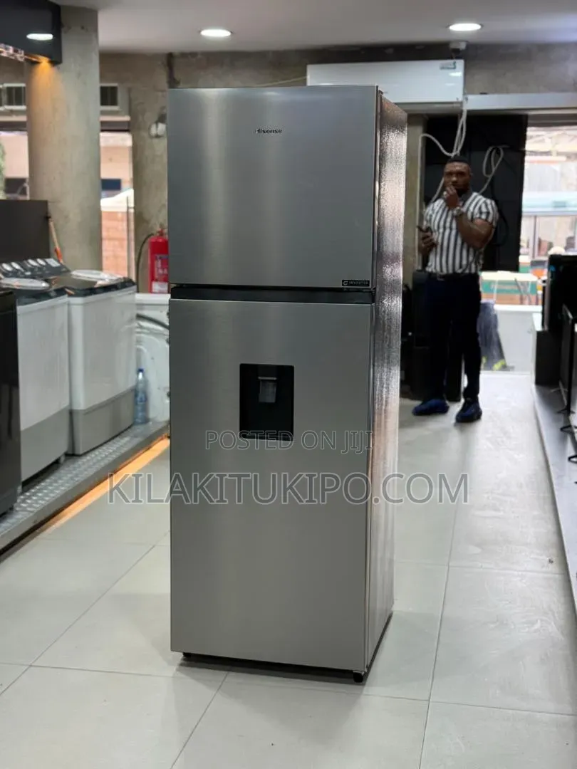 The Hisense Rt419 Is a 325-Liter Top-Mount