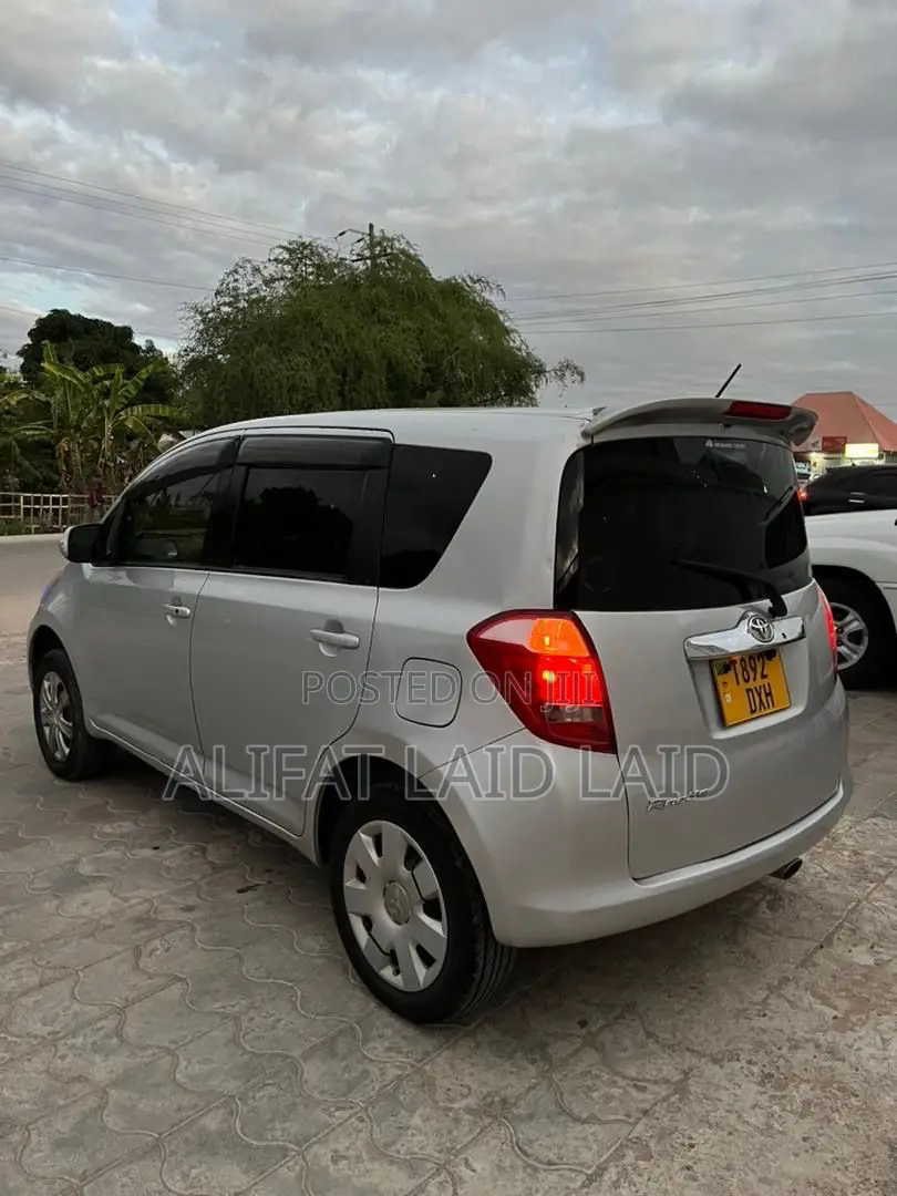 Toyota Ractis 1.3 FWD 2005 Silver