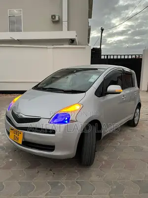 Toyota Ractis 1.3 FWD 2005 Silver