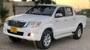 Toyota Hilux 2011 Pearl