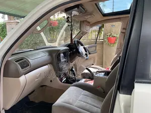 Toyota Land Cruiser HDJ 100 2002 White