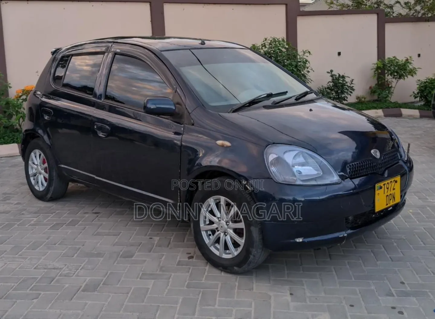 Toyota Vitz 2004 Blue