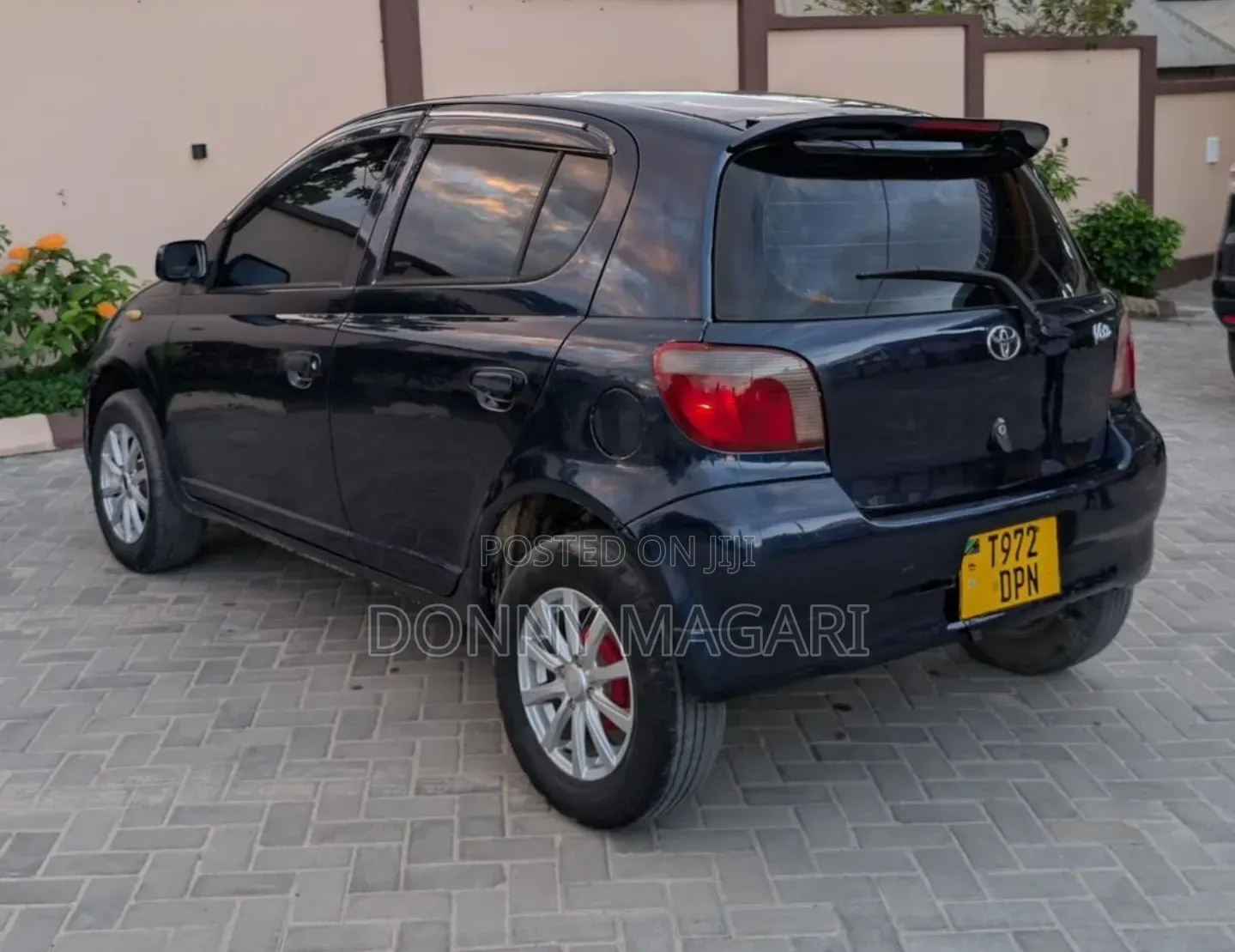 Toyota Vitz 2004 Blue