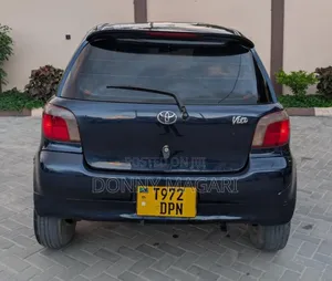 Toyota Vitz 2004 Blue