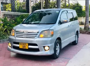 Toyota Noah 2.0 AWD (8 Seater) 2003 Silver