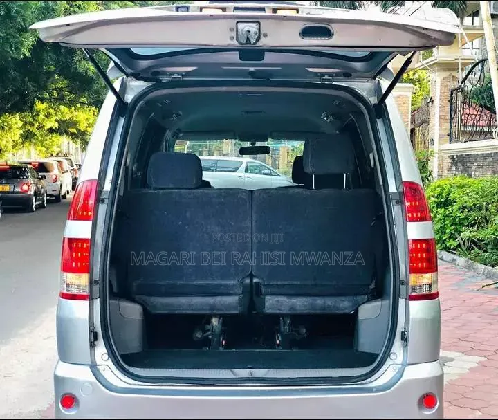 Toyota Noah 2.0 AWD (8 Seater) 2003 Silver