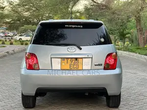 Toyota IST 2004 Silver