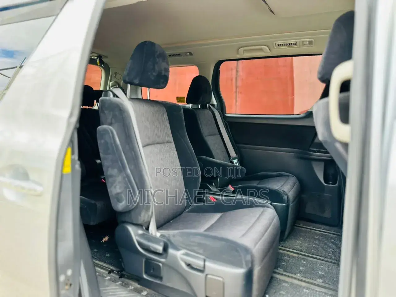 Toyota Alphard 2011 Silver