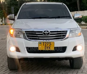 Toyota Hilux 2011 White