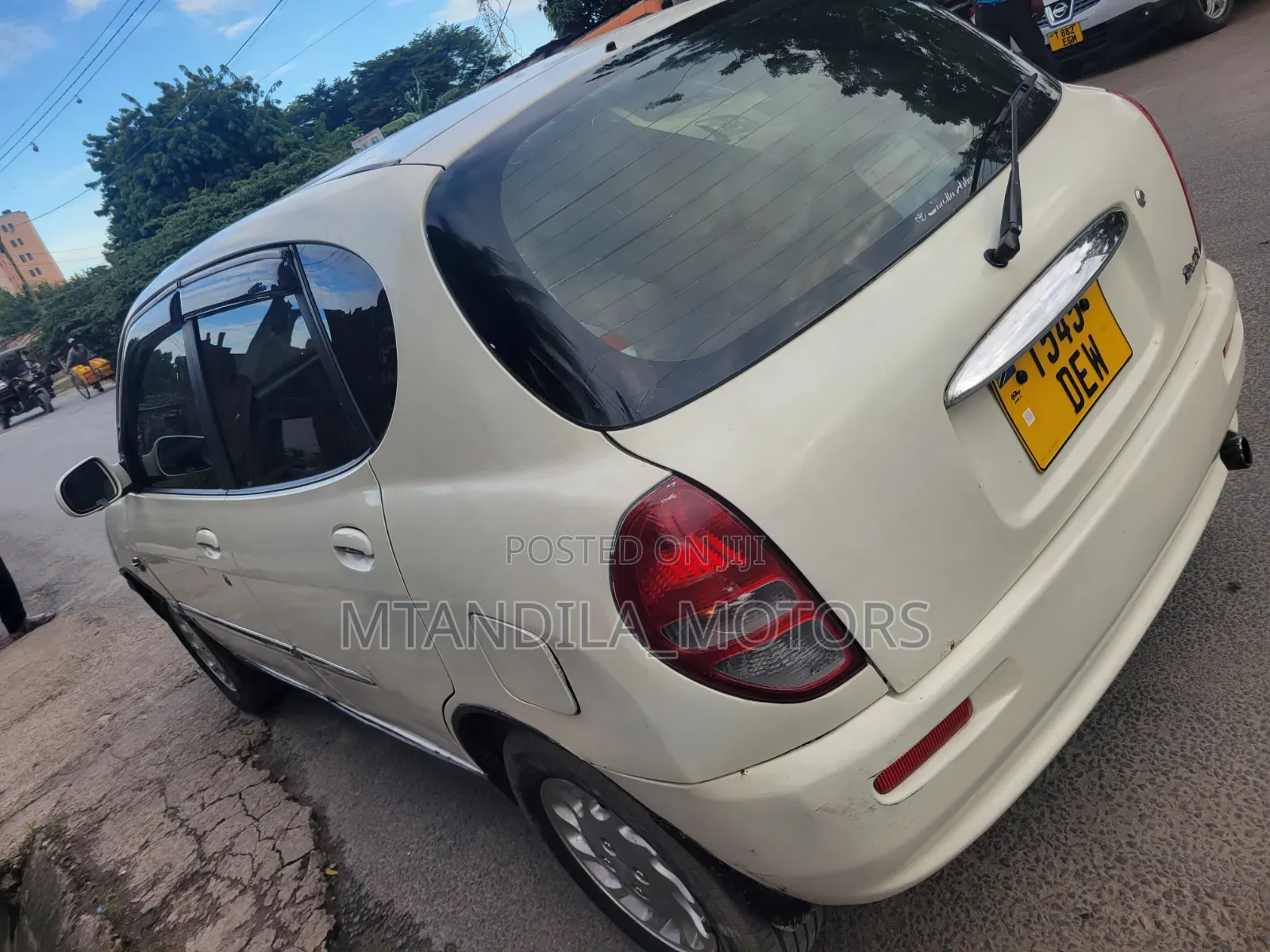 Toyota Duet 2004 White
