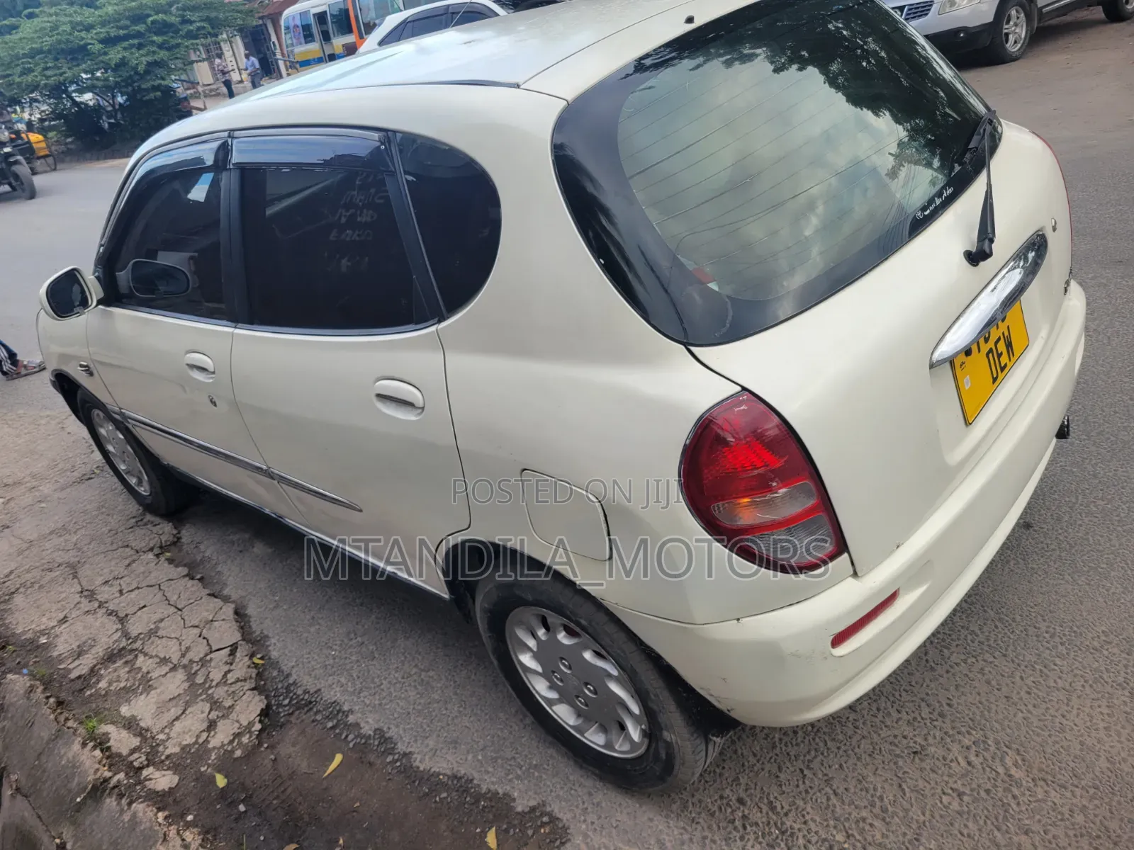 Toyota Duet 2004 White