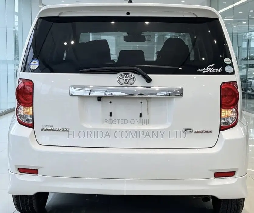 Toyota Corolla Rumion 2008 White