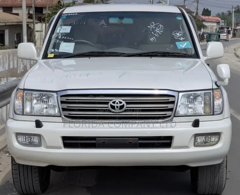 Toyota Land Cruiser 2005 White