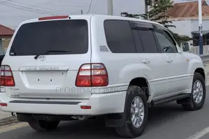 Toyota Land Cruiser 2005 White