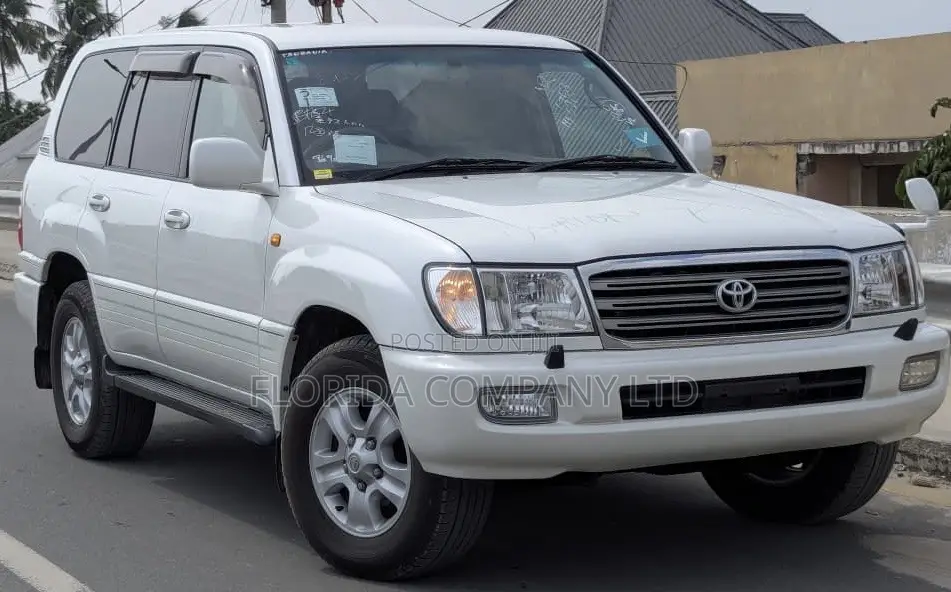 Toyota Land Cruiser 2005 White