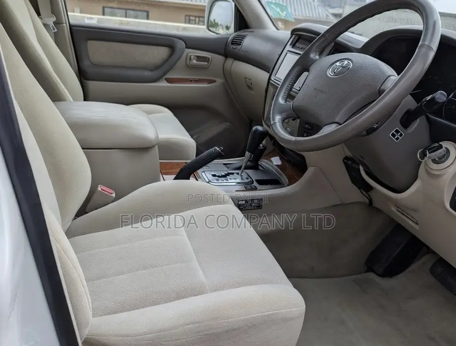 Toyota Land Cruiser 2005 White