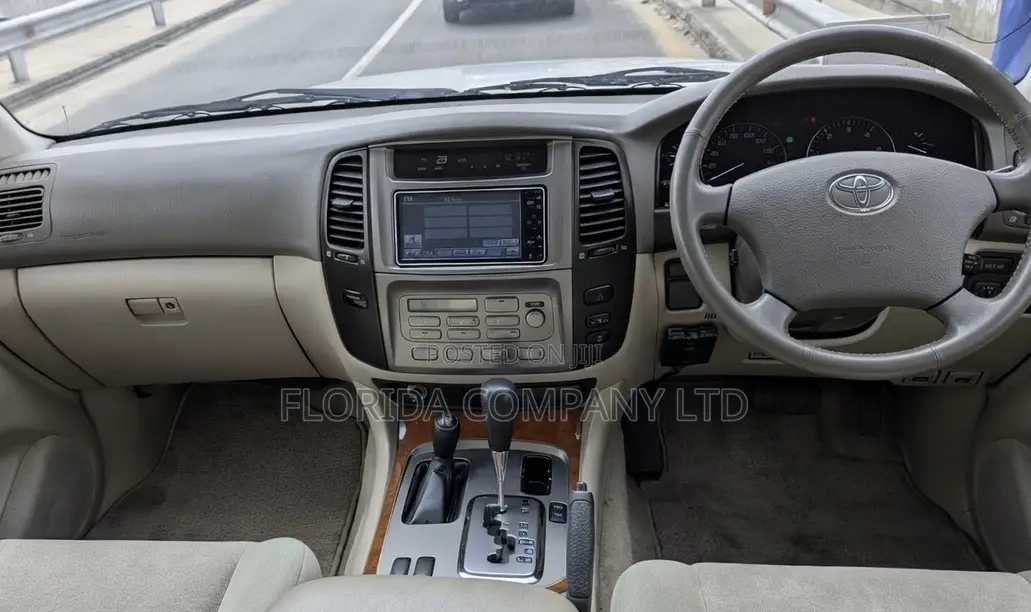 Toyota Land Cruiser 2005 White