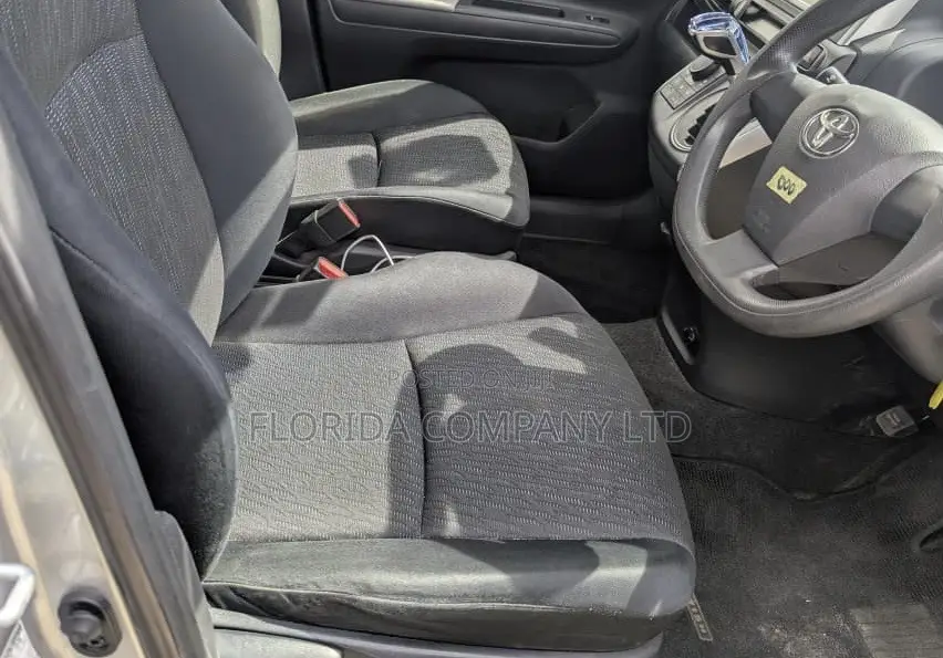 Toyota Wish 2011 Silver