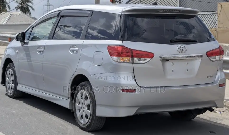 Toyota Wish 2011 Silver