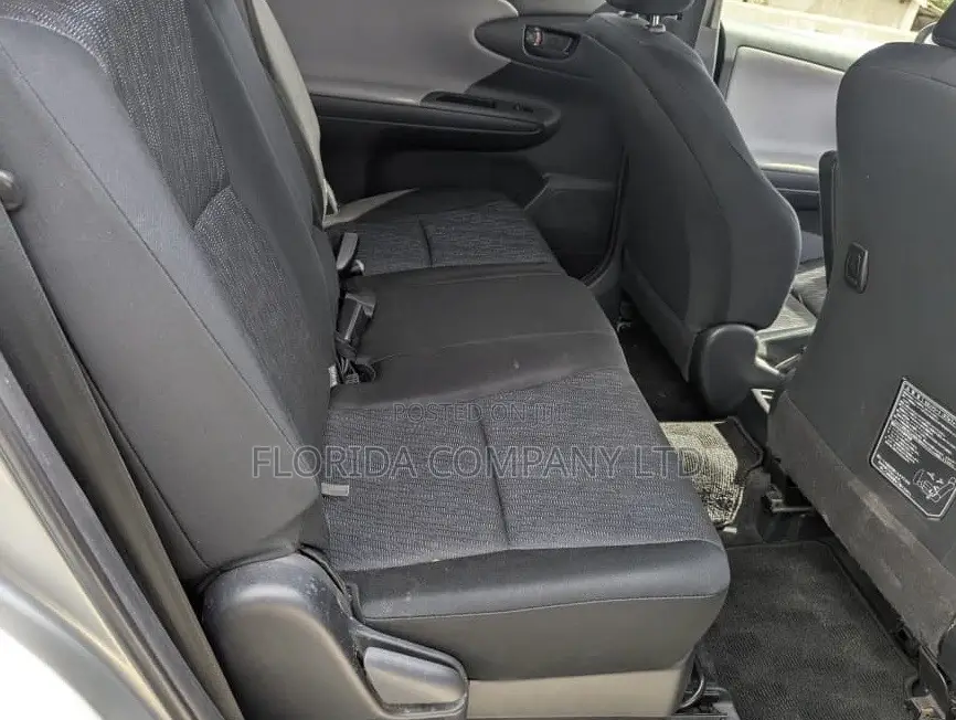 Toyota Wish 2011 Silver