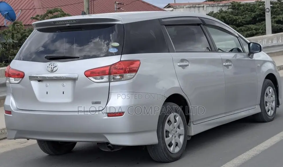 Toyota Wish 2011 Silver