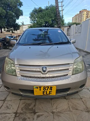 Toyota IST 2004 Gold