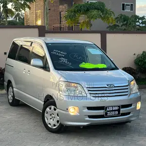 Toyota Noah 2005 Silver