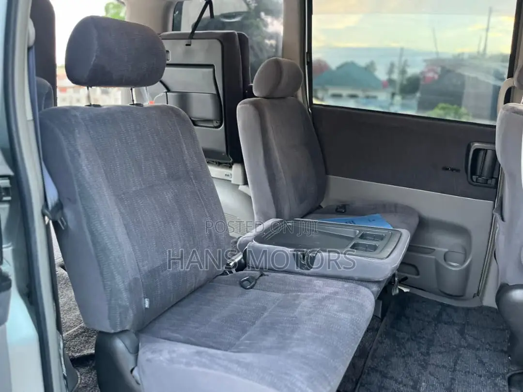Toyota Noah 2005 Silver