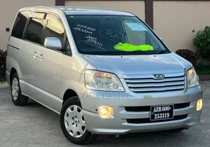 Toyota Noah 2.0 AWD (8 Seater) 2005 Silver