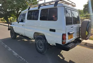 Toyota Land Cruiser 1995 White