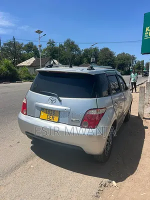 Toyota IST 2004 Silver