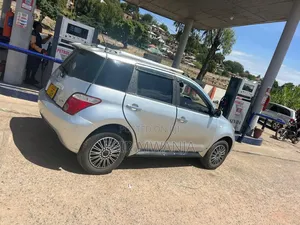 Toyota IST 2004 Silver