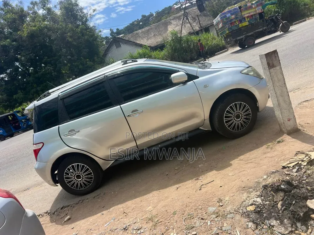 Toyota IST 2004 Silver