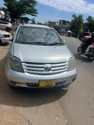 Toyota IST 2004 Silver
