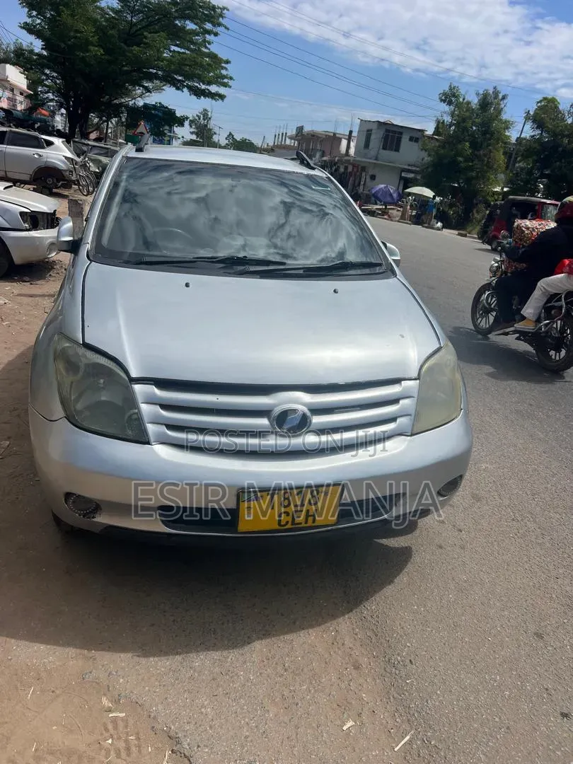 Toyota IST 2004 Silver