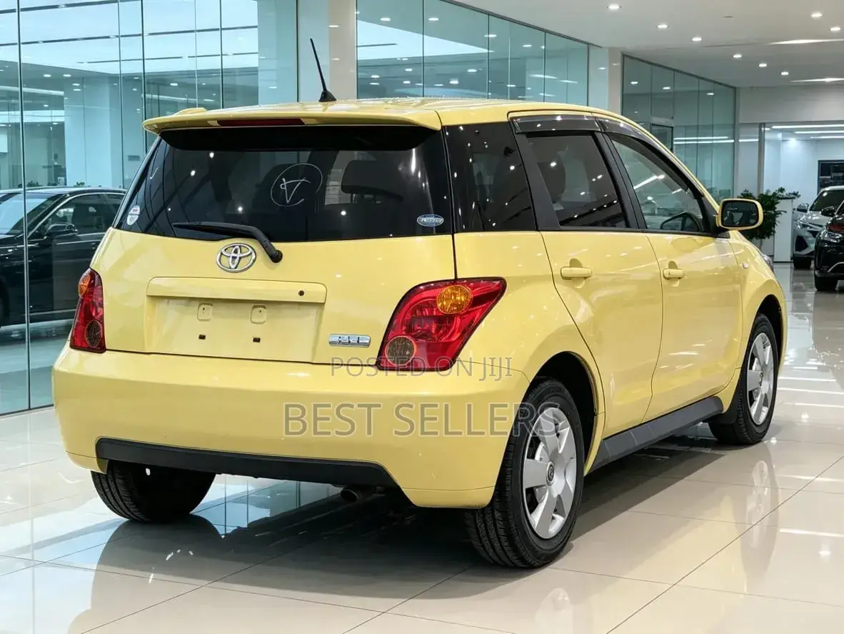 Toyota IST 2003 Yellow