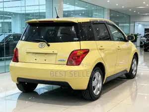 Toyota IST 2003 Yellow